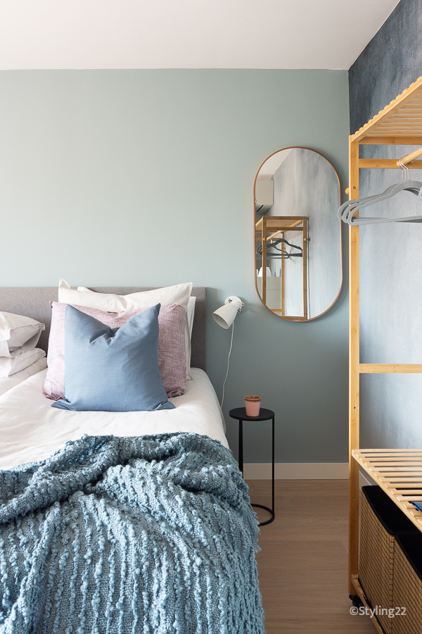 Styling22-interieuradvies-B&B-at-Ease-slaapkamer-Zandvoort-zeeblauw